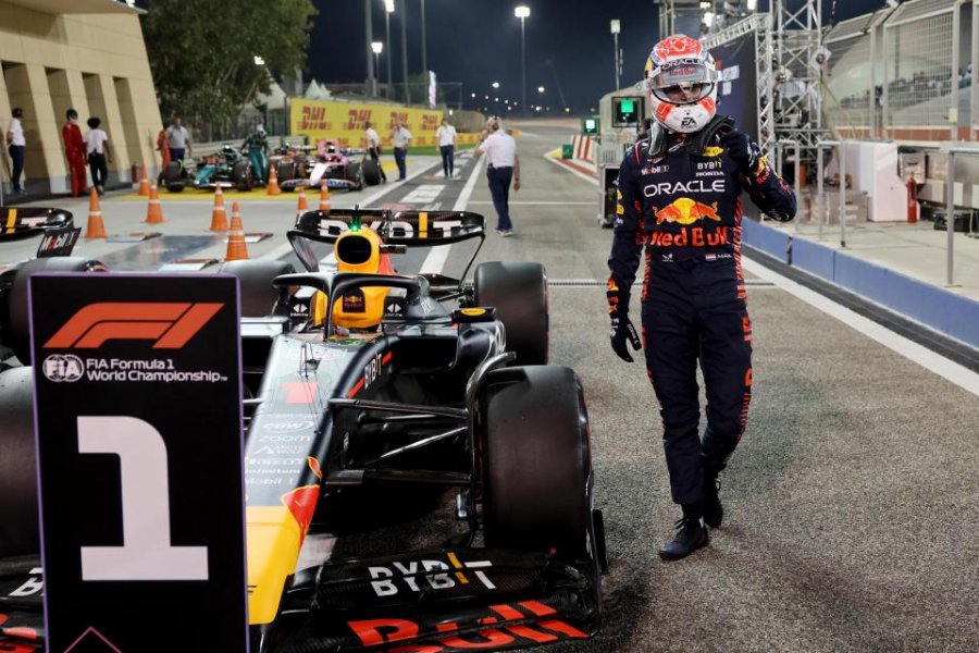 Formula 1/ Verstappen e nis mbarë sezonin, siguron ‘pole position’ në Bahrein, ndjekin Ferrari e Mercedes