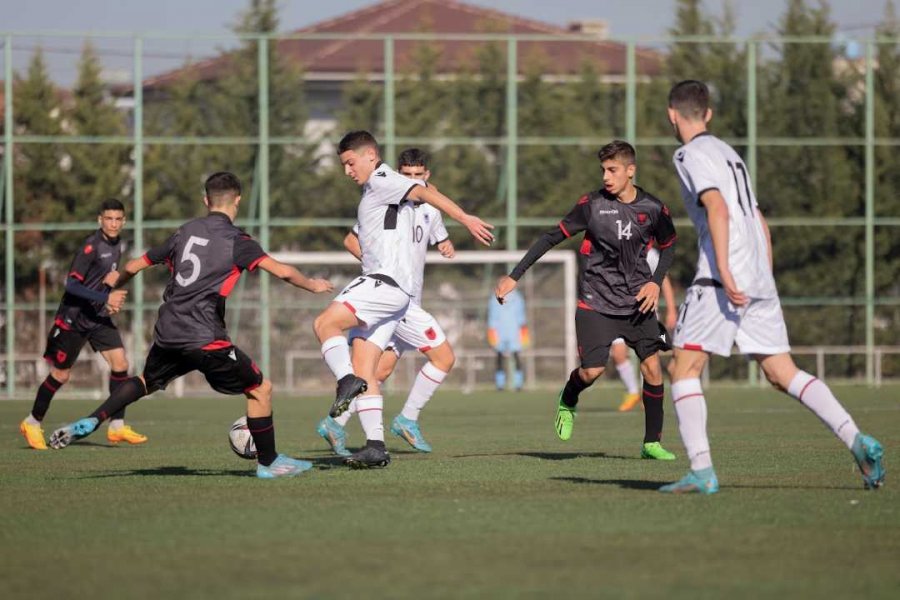 ‘UEFA development’ U-16 për djem/ Shqipëria gati për ndeshjen e parë
