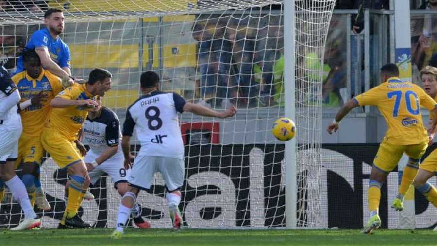 Serie A/ Cagliari fiton duelin direkt me Empolin, Lecce merr një pikë ndaj Frosinones