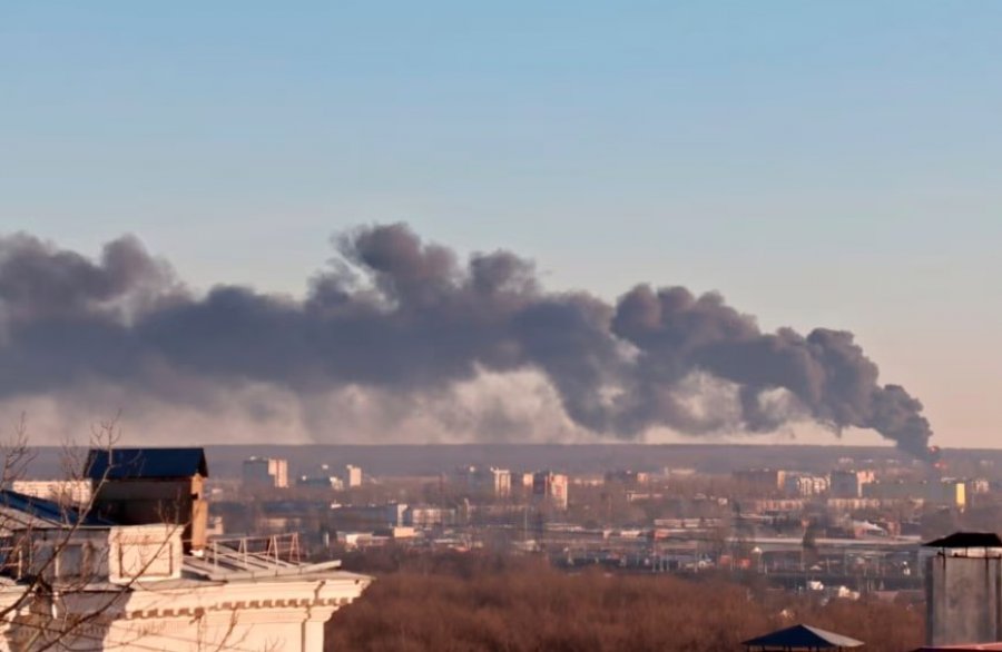 Rusia thotë se Ukraina sulmoi një depo të karburanteve në Kursk