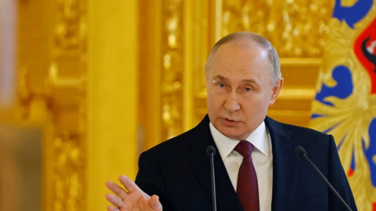 Rusët i bashkohen ushtrisë së Ukrainës, Putin urdhëron shërbimet e sigurisë që të gjejnë 'tradhëtarët'