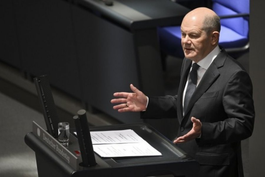 Scholz: BE planifikon të përdorë ‘fitimet e papritura’ në asetet e ngrira ruse për Ukrainën