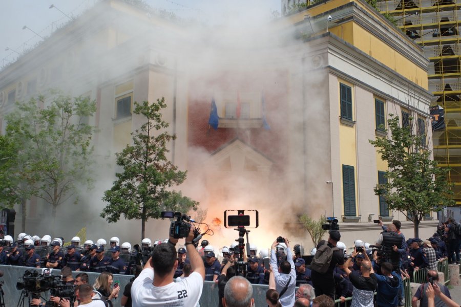 Opozita sërish protestë para Bashkisë, ja akset rrugore që do të bllokohen në kryeqytet