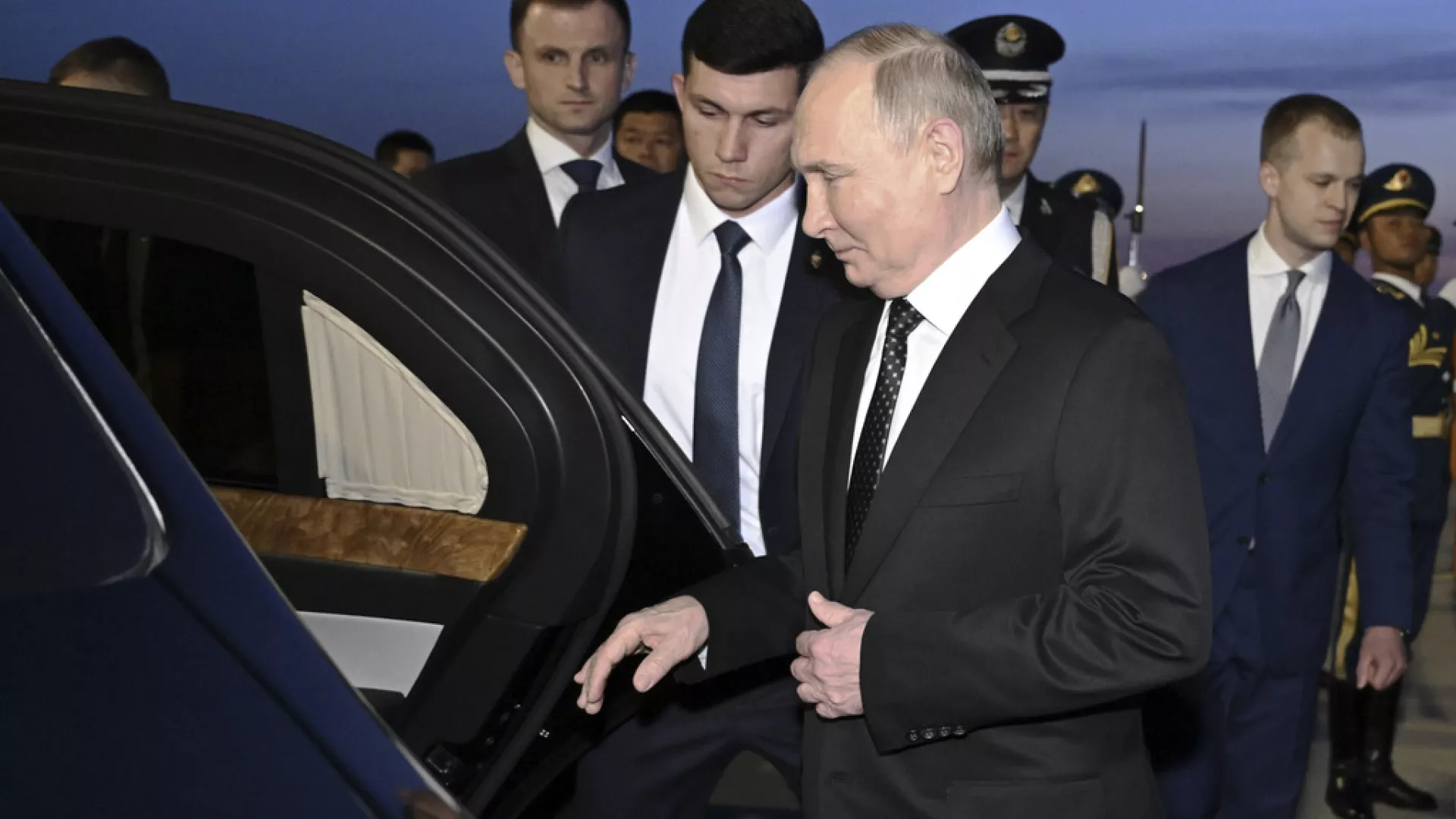 Presidenti i Kinës mirëpret Putinin ndërkohë që Moska fiton terren në Ukrainë