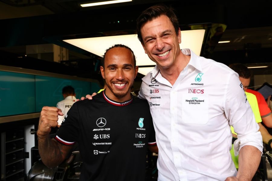 Formula 1/ Hamilton zbulon zëvendësuesin e tij te Mercedesi: Kam këshilluar Wolff të marrë këtë pilot