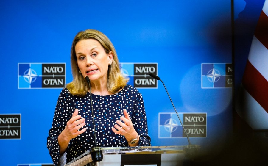 Ambasadorja amerikane në NATO: Ballkani Perëndimor duhet të shpenzojë më shumë për mbrojtjen