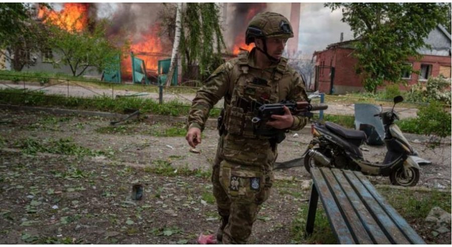 Rusia hap front të ri ndërsa Ukraina pret armët perëndimore
