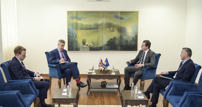 Kurti takoi ambasadorin e Mbretërisë së Bashkuar, anëtarësimi i Kosovës në KiE ishte temë e diskutimi