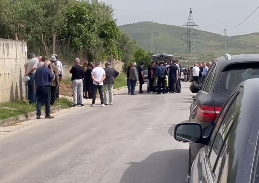 U vra nga ish-bashkëshorti në Greqi/ Enkelejda varroset në vendlindje