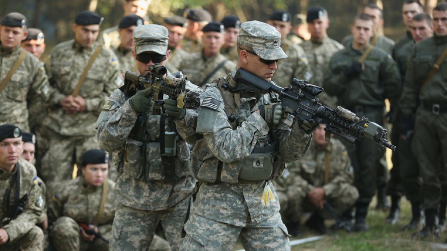 New York Times: NATO po konsideron dërgimin e ushtarakëve në Ukrainë