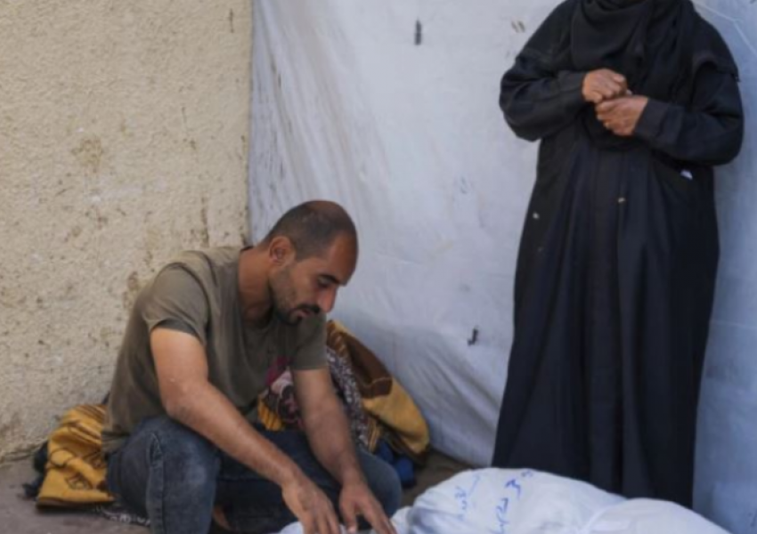 Forcat izraelite sulmojnë një kamp refugjatësh në Gaza, vriten 20 persona