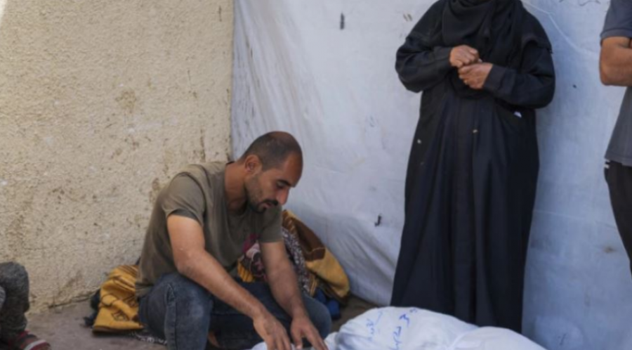 Forcat izraelite sulmojnë një kamp refugjatësh në Gaza, vriten 20 persona