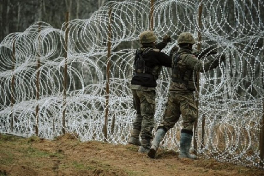 Polonia shpenzon miliarda për të rritur sigurinë kufitare me Rusinë
