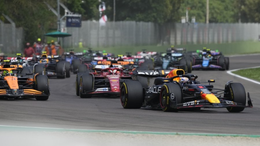 Formula 1/ Norris e lufton deri në metrat e fundit, por Verstappen e mbyll i pari garën e Italisë