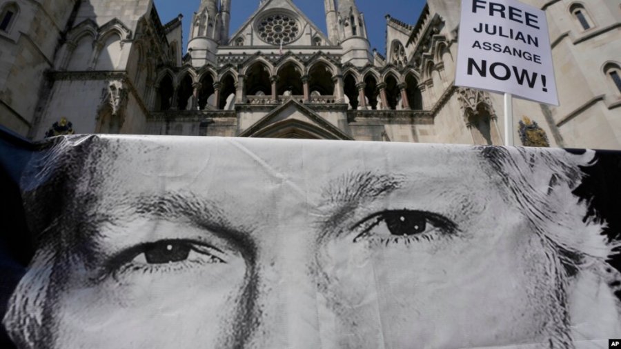 VOA/ Londër, gjykata: Julian Assange mund ta apeloj vendimin për ekstradim