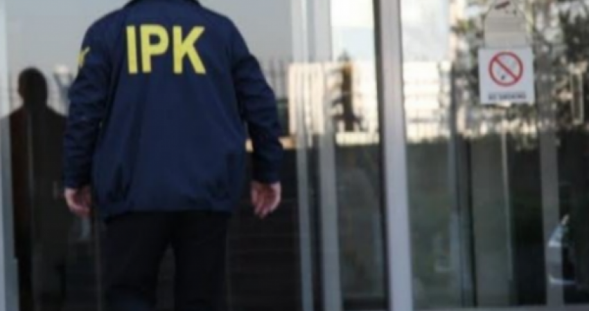 IPK rekomandon suspendimin e tre punonjësve të policisë, njëri dyshohet për “Zbulim të fshehtësisë zyrtare”, dy për “Sulm” 