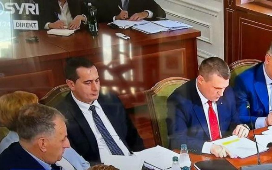 Seanca e Dumanit, Malltezi: Ky që mori shtëpi falas, po i raporton këtij që ka marrë 30 mln euro tendera nga Veliaj
