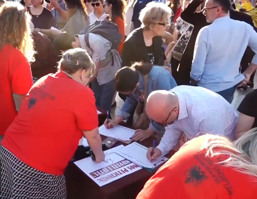 Peticion kundër 'nënave me qira' te sheshi 'Skënderbej', mijëra qytetarë firmosin kundër projektligjit