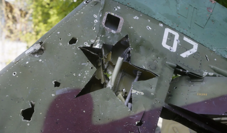 Forcat ukrainase rrëzojnë një tjetër avion rus Su-25