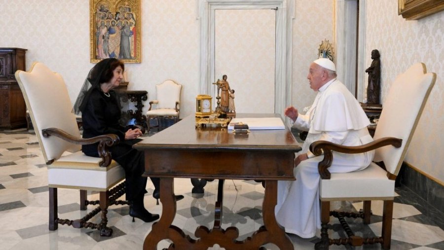 Vatikan, Papa pret presidenten e re të Maqedonisë së Veriut, 'toka e Shenjtes Nënë Terezë e Kalkutës'