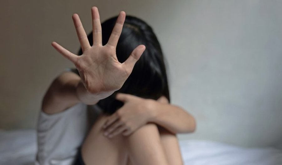 64-vjeçari ngacmon seksualisht 13-vjeçaren, ndalohet nga policia