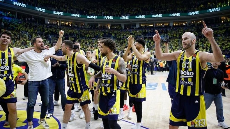 Basketboll/ Panathinaikos kualifikohet në finalen e Euroligës, mposht bindshëm Fenerbahcen