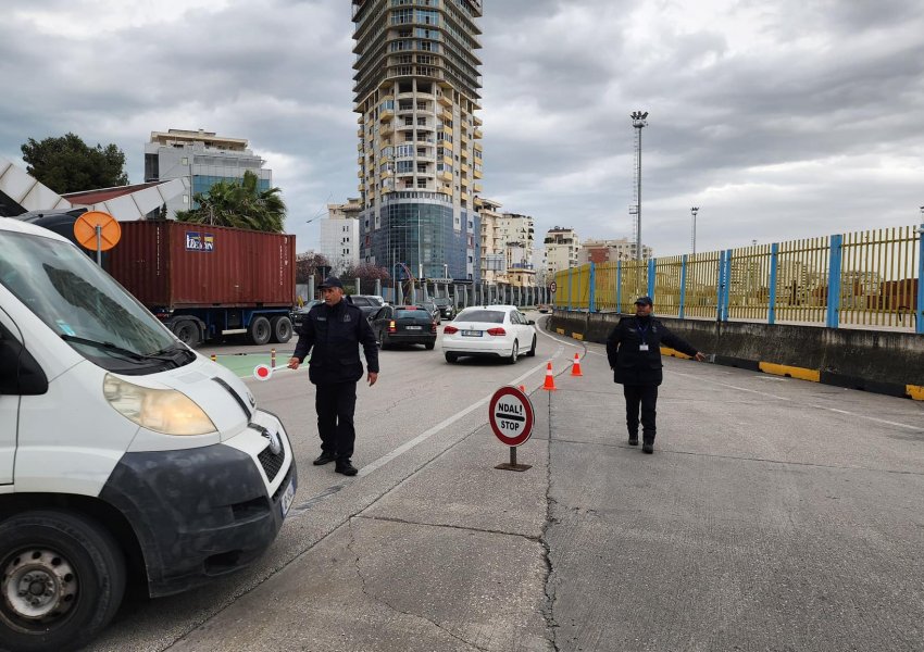 Kapen 7 pako me kokainë në Portin e Durrësit, furgoni në itinerarin Shqipëri-Itali-Angli