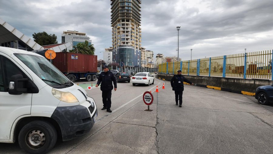 Kapen 7 pako me kokainë në Portin e Durrësit, furgoni në itinerarin Shqipëri-Itali-Angli