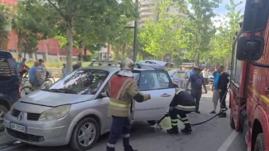 Vlorë, një automjet Renault përfshihet nga flakët në Skelë 