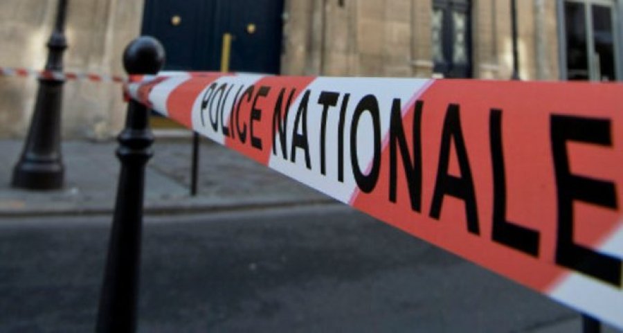 Francë/ Nxënësja 18-vjeçare godet me thikë në fytyrë mësuesen, tenton të arratiset nga ditarja 