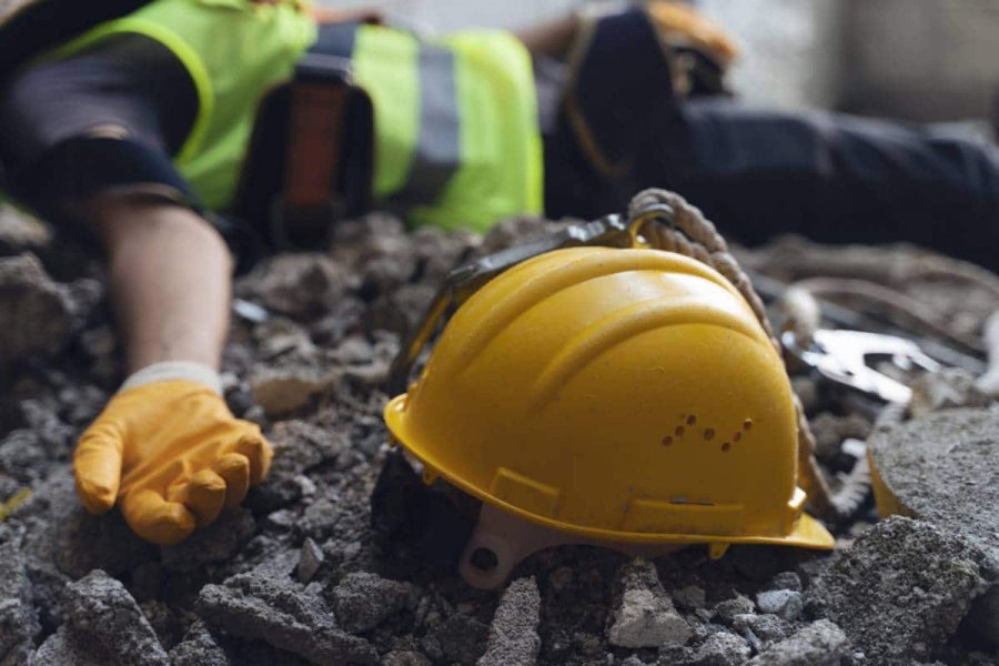 Tiranë, humb jetën një punëtor, 28-vjeçari bie nga pallati në ndërtim