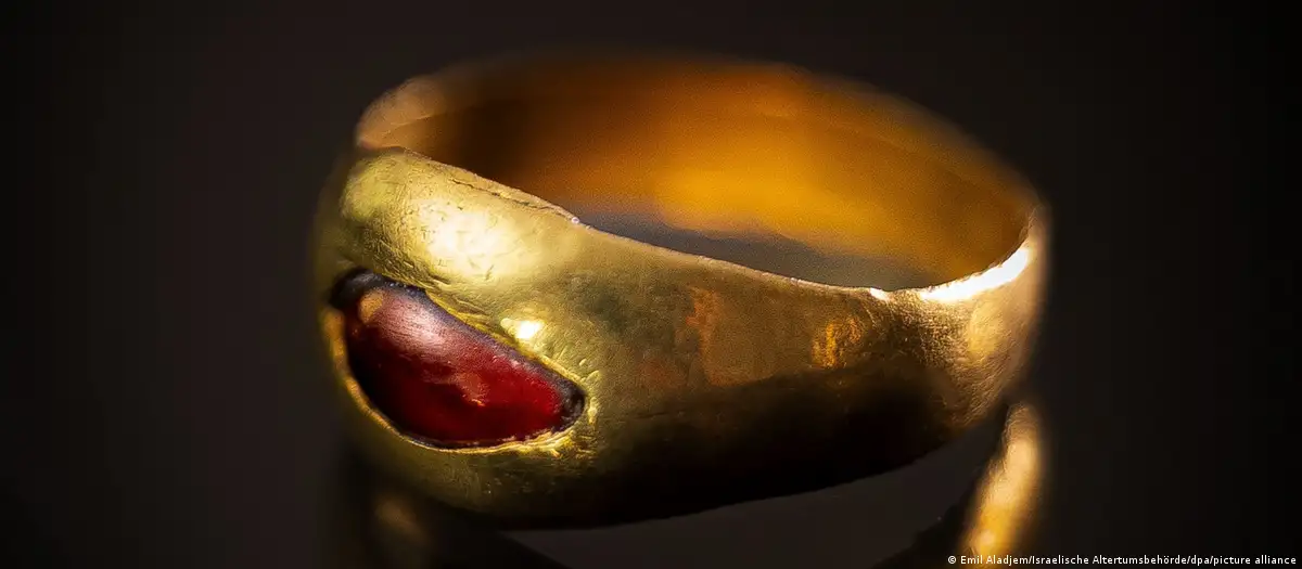 FOTO/ Gjendet një unazë ari 2300-vjeçare në Jerusalem