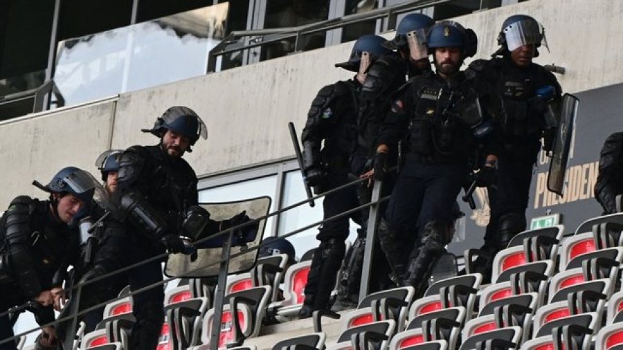 Policia greke i druhet dhunës, 6 mijë forca në rrugë para finales së Conference League