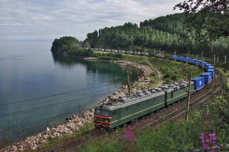 Hekurudha trans-siberiane, floriri brenda Tokës dhe fakte të tjera historike