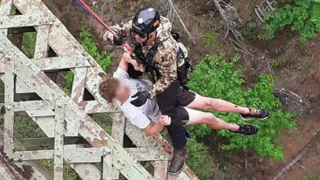Adoleshenti  që ra 120 m poshtë në kanion, shpëton me disa lëndime të lehta