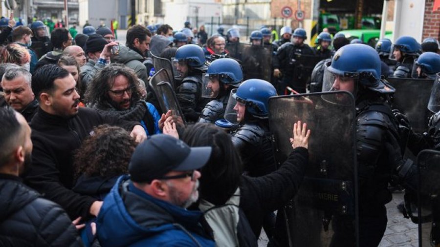 Francë, kundërshtohet me protesta reforma e pensioneve