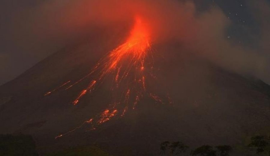 Indonezia ngre alarmin për shkak të shpërthimit të vullkanit Merapi