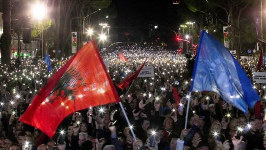 ‘Të mos ketë fjalime’/ Bardhi e Noka mbledhin krerët e degëve të rretheve, porositë e  fundit për 7 Tetorin