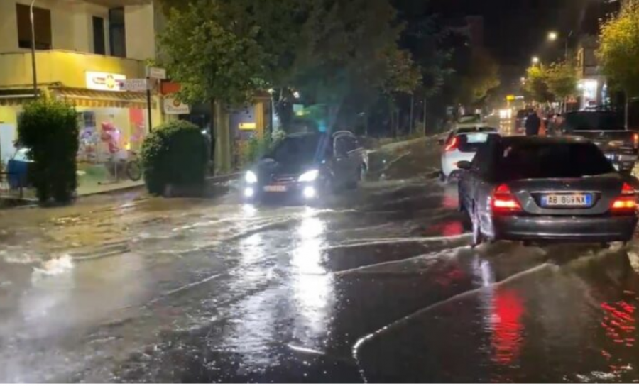 Përmbyten rrugët kryesore në Pogradec, 'mbulohet' nga mjegulla aksi që lidh qytetin me Korçën