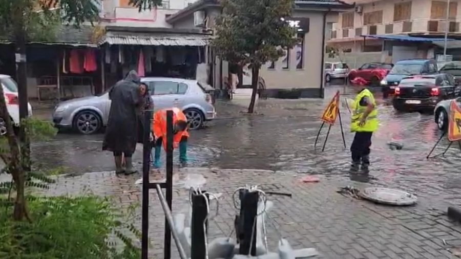 VIDEO/ Probleme nga moti i keq dhe në Durrës! Vijon ende pezull lundrimi i anijeve të peshkimit