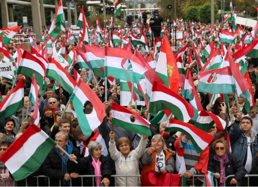 Mijëra protestues në Hungari kërkojnë fundin e 'propagandës' së medias shtetërore