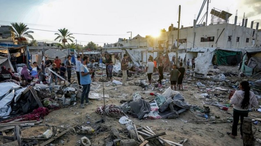 Izraeli sulmon një xhami në Gaza, të paktën 19 të vrarë