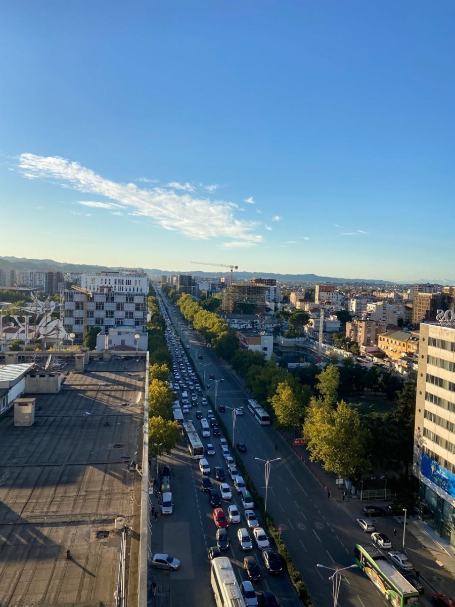 Foto-lajm/ Protestuesit paralizojnë arterien kryesore të Tiranës