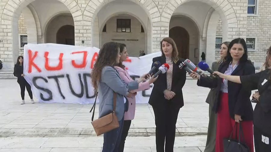 Vetëm një student i regjistruar në Shkodër/ Protestuesit përplasen me Manastirliun