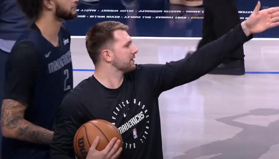 VIDEO/ Fenomeni Doncic i fiton bastin shokut të skuadrës, shënon nga koshi në kosh