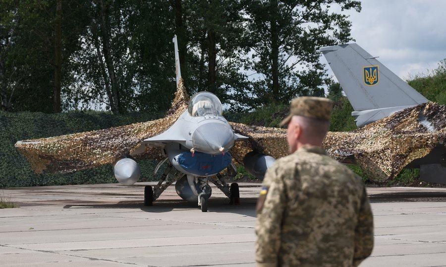 Rrëzimi i bombarduesit F-16, administrata Biden: Nuk do të dërgojmë trajnues në Ukrainë