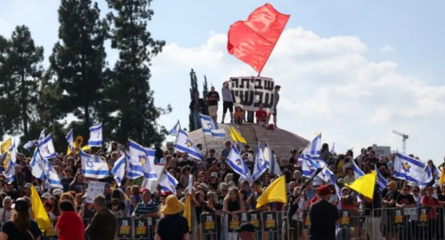 Vrasja e pengjeve izraelite nga Hamasi, protesta në mbarë vendin, rritet presioni ndaj kryeministrit Netanyahu