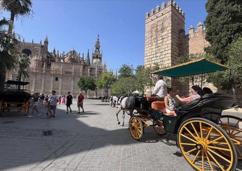 Spanja thyen rekord në numrin e turistëve dhe të ardhurave nga turizmi