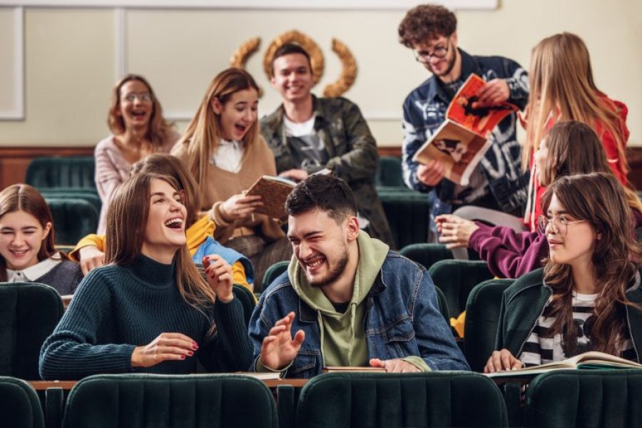 Gjatë Pjesës Së Fundit Të Verës: Çfarë Duhet Të Bëjnë Studentët Para Fillimit Të Sezonit Të Ri Shkollor