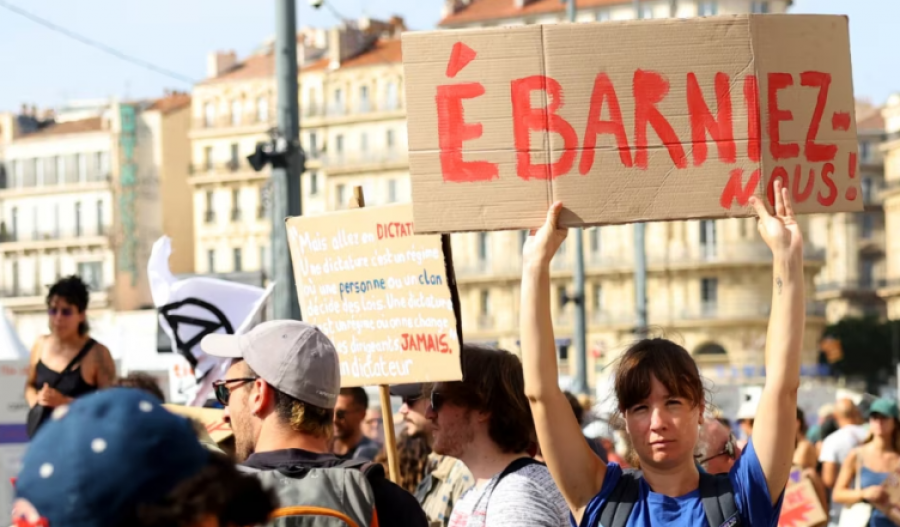 Protesta kundër emërimit të kryeministrit të ri francez